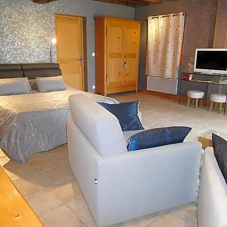 La D'amis La Costignieres Bed & Breakfast