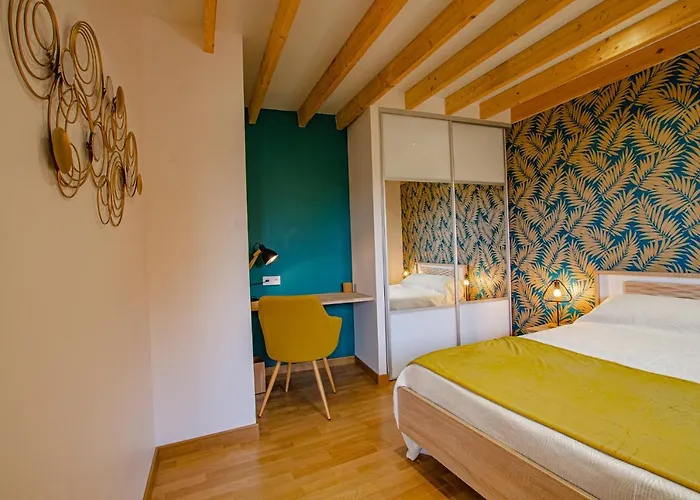 La D'amis La Costignieres Bed & Breakfast